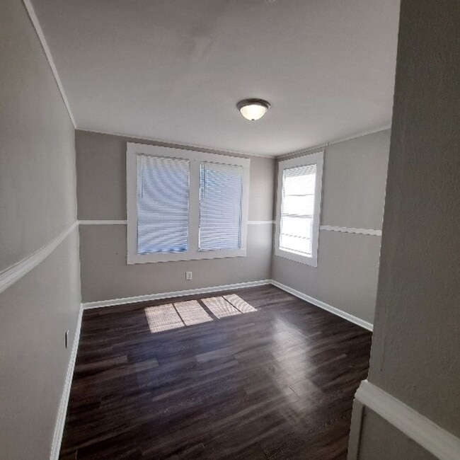 Building Photo - 927 Maple Dr