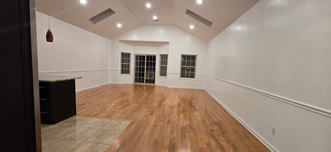 Building Photo - 47 Terhune Ave