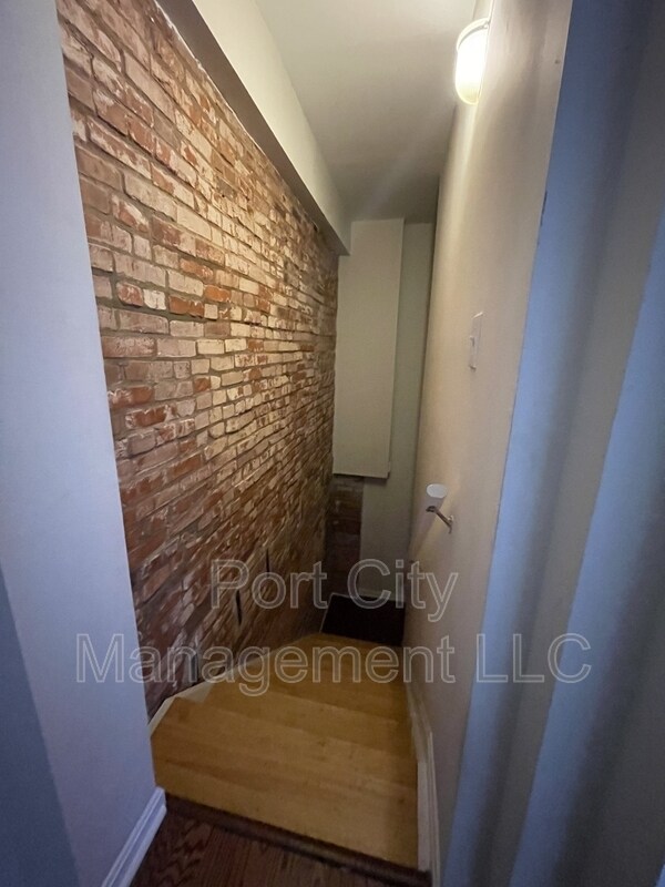 Building Photo - 14 S Ann St