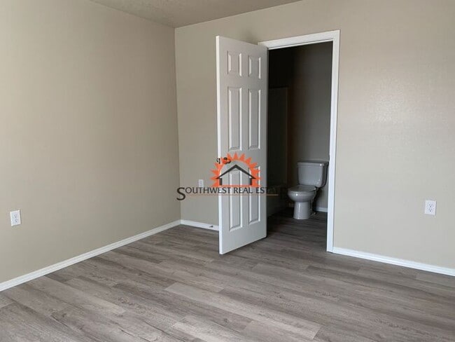 Building Photo - Brand new apartment.