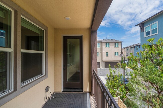 Building Photo - Newer townhome rental located in the gated One Seven Eight community!