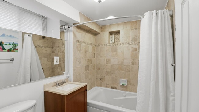 Building Photo - 30 Longfellow St NE