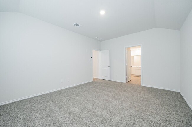 Building Photo - 2147 Thornton Dr