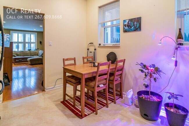 Building Photo - 3640 Calumet St