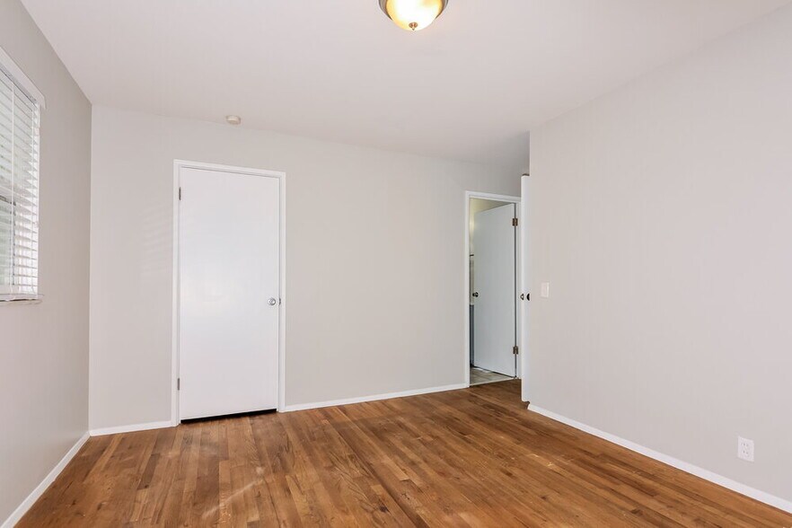 Building Photo - 13 Cricket Ct