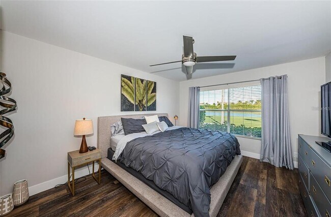 Building Photo - 6141 Bahia Del Mar Blvd S