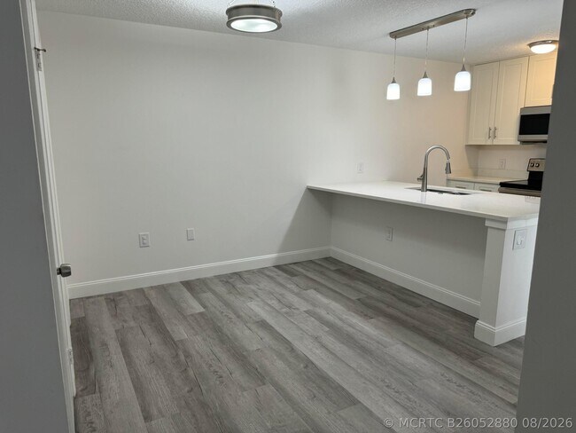 Building Photo - 1801 18th Way