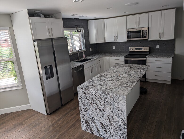 Building Photo - 6358 S Mount Vernon Dr