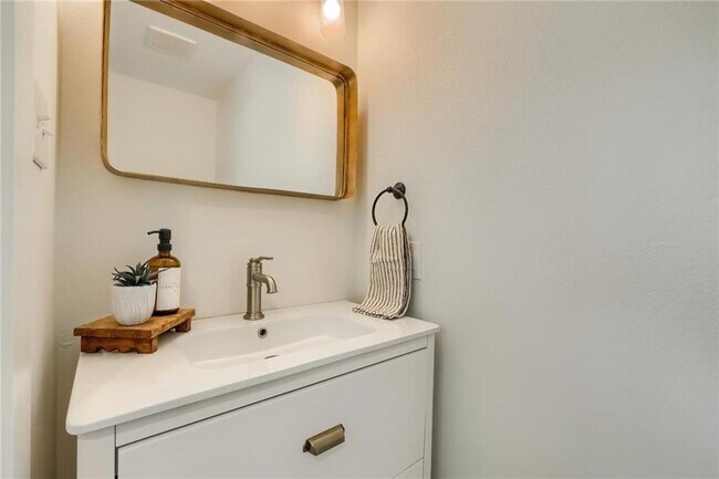 Building Photo - 1524 Sheridan Trail