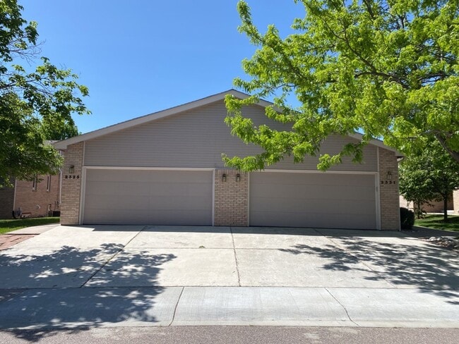 Building Photo - 4 Bed 3 Bath Patio Style Duplex in West Fort Collins