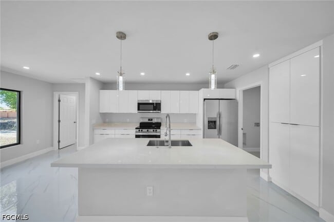 Building Photo - 2001 NW 20th St