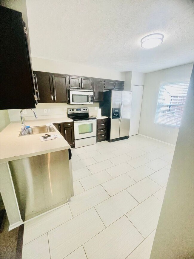 Building Photo - 3-Bedroom 2.5 bath Townhome in Imperial – ...