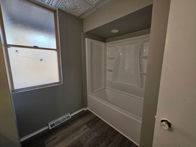 Building Photo - Spacious 1 bedroom 1 bathroom apartment for rent!