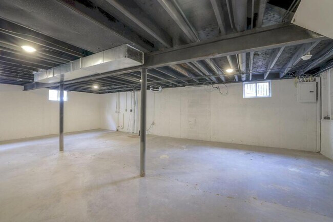 Building Photo - 10530 W 92nd Pl