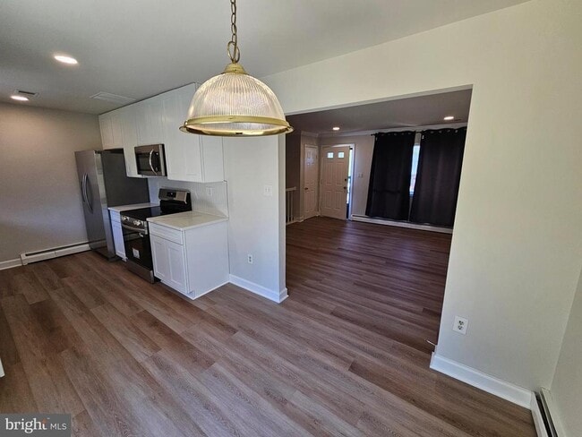 Building Photo - 14236 Caroline St