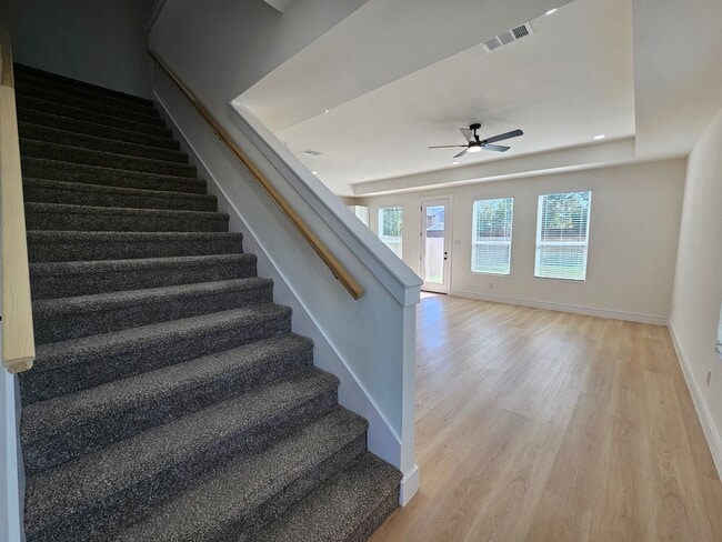Building Photo - Ready for immediate move in!