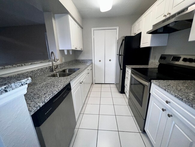 Building Photo - 3/2 Regency Gardens 1st Floor Condo with N...