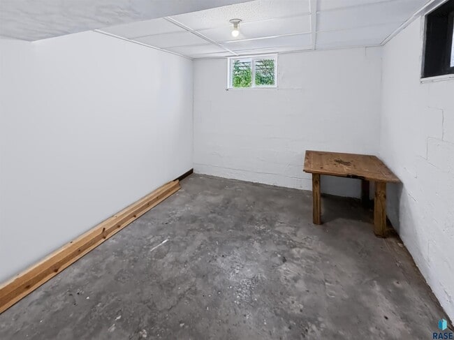 Building Photo - 519 N Wayland Ave