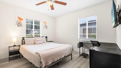 Building Photo - 219 W 41st St