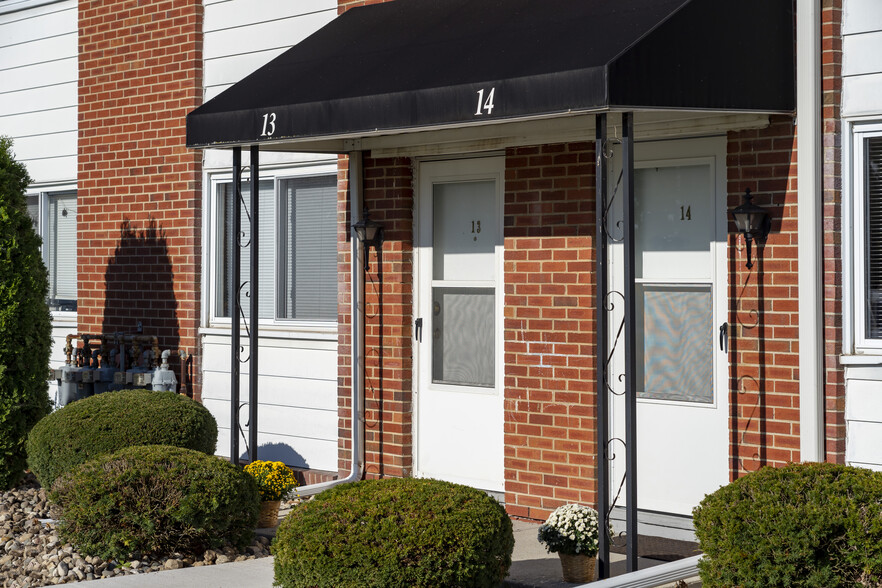 Private Entrances - Riverview Apartments