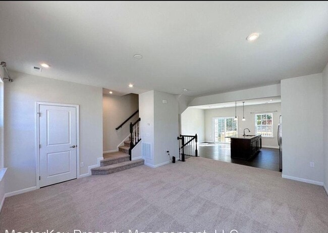 Building Photo - 801 Romeria Dr