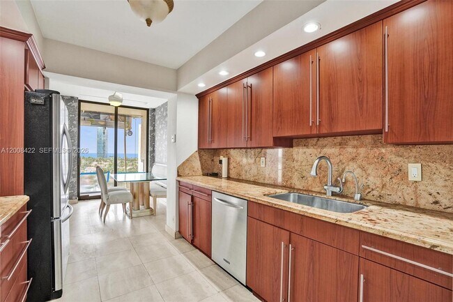 Building Photo - 19355 Turnberry Way