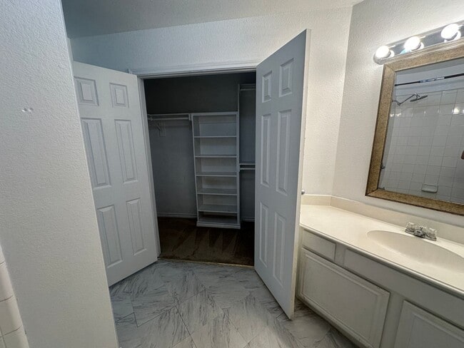 Building Photo - Wonderful 3-Bedroom Dallas Home For Rent!!