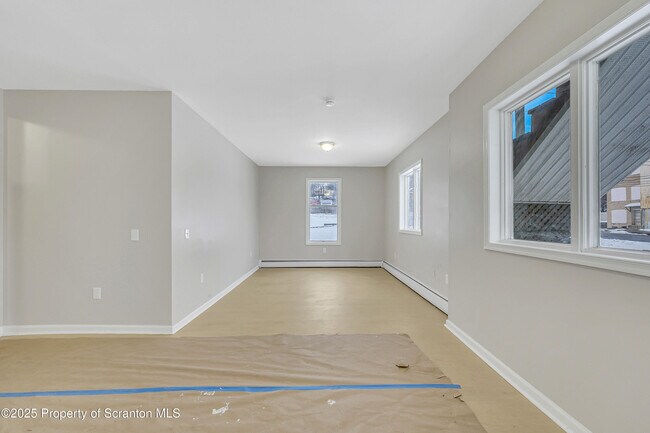 Building Photo - 108 E Market St