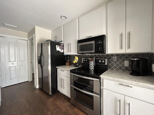 Building Photo - 7204 Geminata Oak Ct