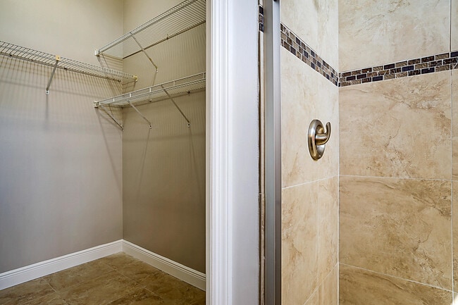 Building Photo - 605 Harbour Pointe Way