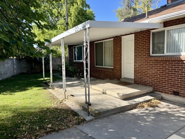 Building Photo - 3375 S Riviera Dr