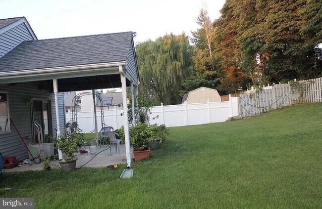 Building Photo - 2019 Chatham Dr