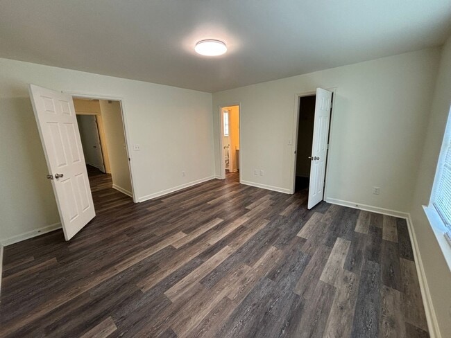 Building Photo - Charming, centrally located, 3 Bed 2 Bath ...