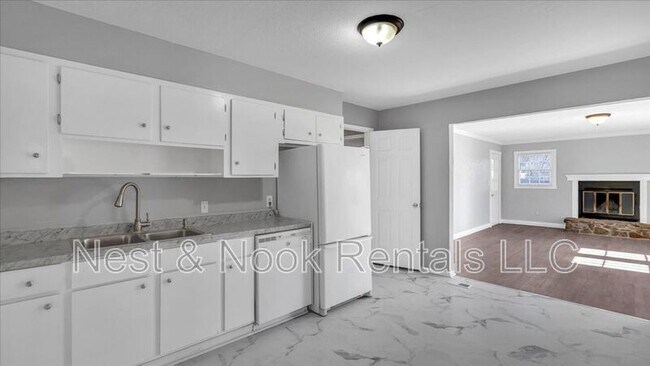 Building Photo - 2923 S Irvington Ave