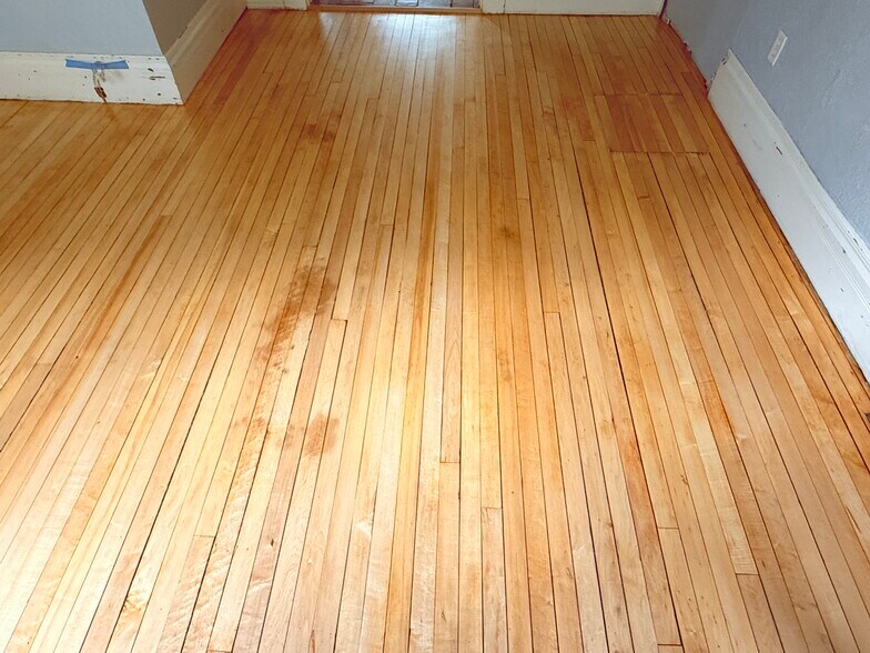 Building Photo - 801 West Ave S