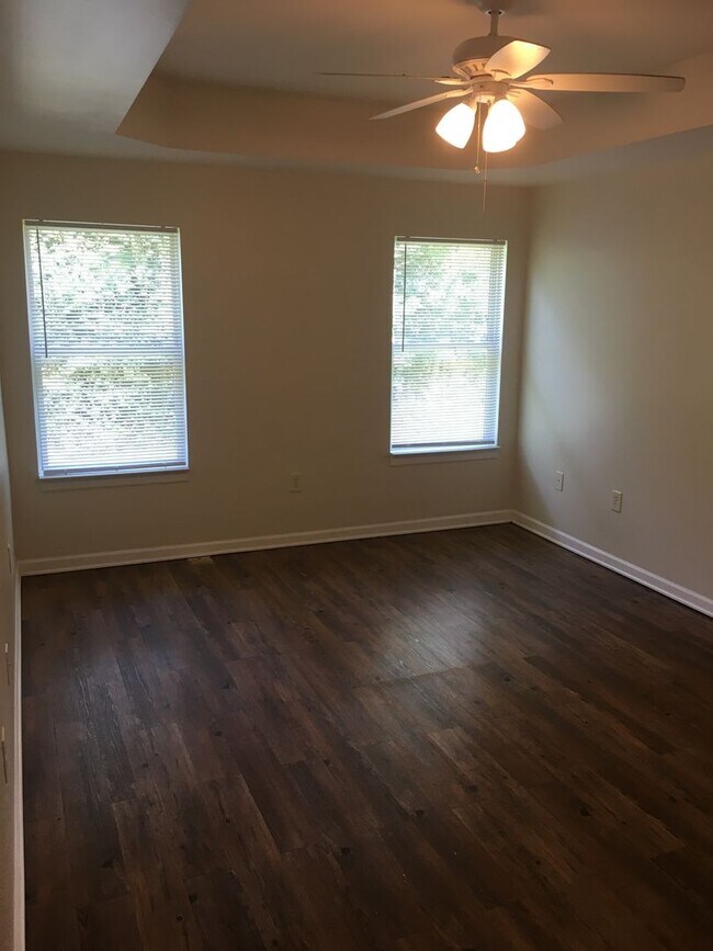 Building Photo - 134-136 Melody Ln NW