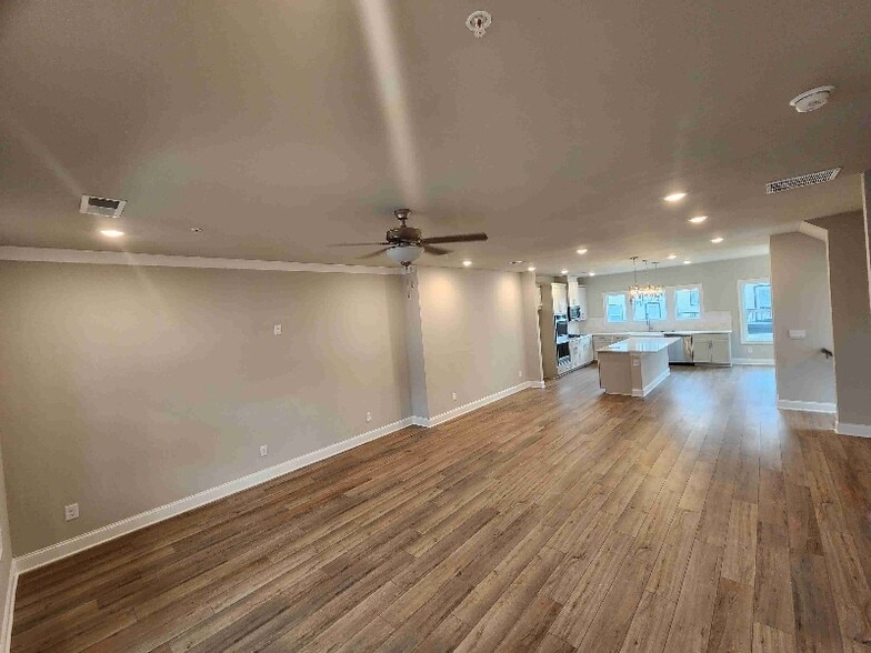 Building Photo - 1054 Knoxboro Ln