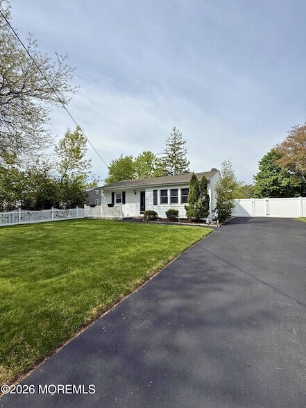 Building Photo - 878 Salem Dr