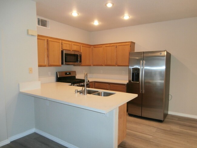 Building Photo - Charming Condo in Henderson!