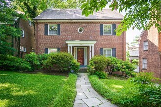 Building Photo - Updated 4 BD, 3.5 BA Stately Colonial on Kalmia RD in NW DC!!