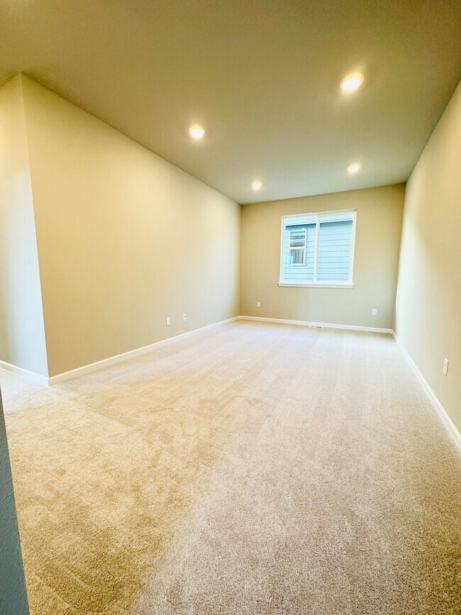 Building Photo - 3719 85th Ave NE