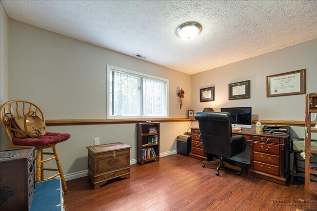 Building Photo - Beautiful 4 Bedroom 2 Bathroom House!