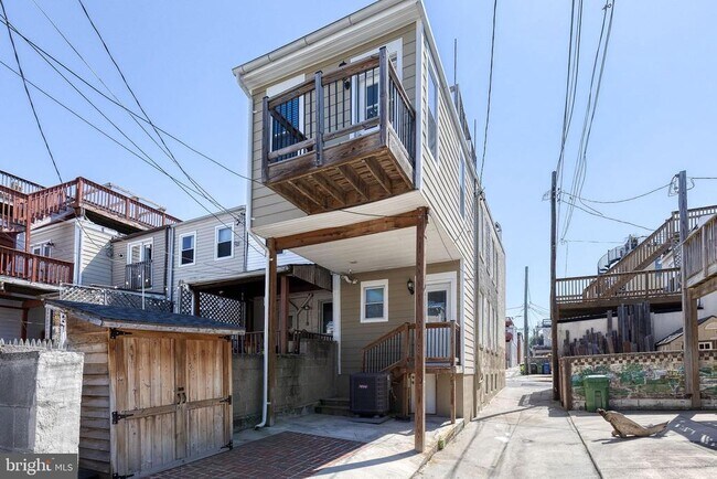 Building Photo - 734 S Robinson St