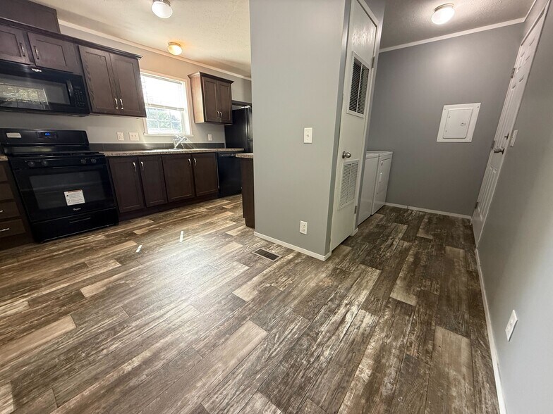 Building Photo - 11853 Cascade Cir