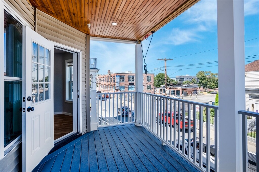 Building Photo - 28 Linden St