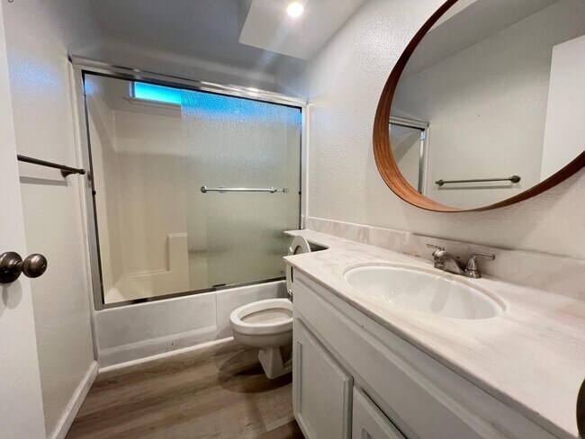 Building Photo - 479 Tioga Ct