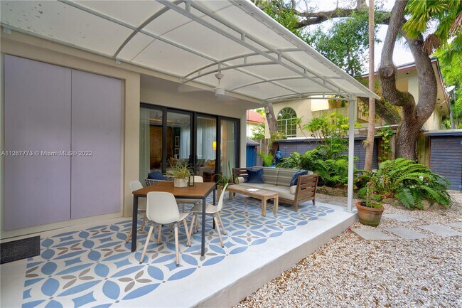 Building Photo - 2755 SW 2nd St