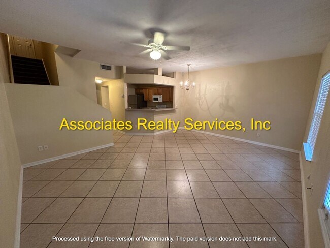 Building Photo - GREAT LOCATION-  3 Bedroom- LOOK!