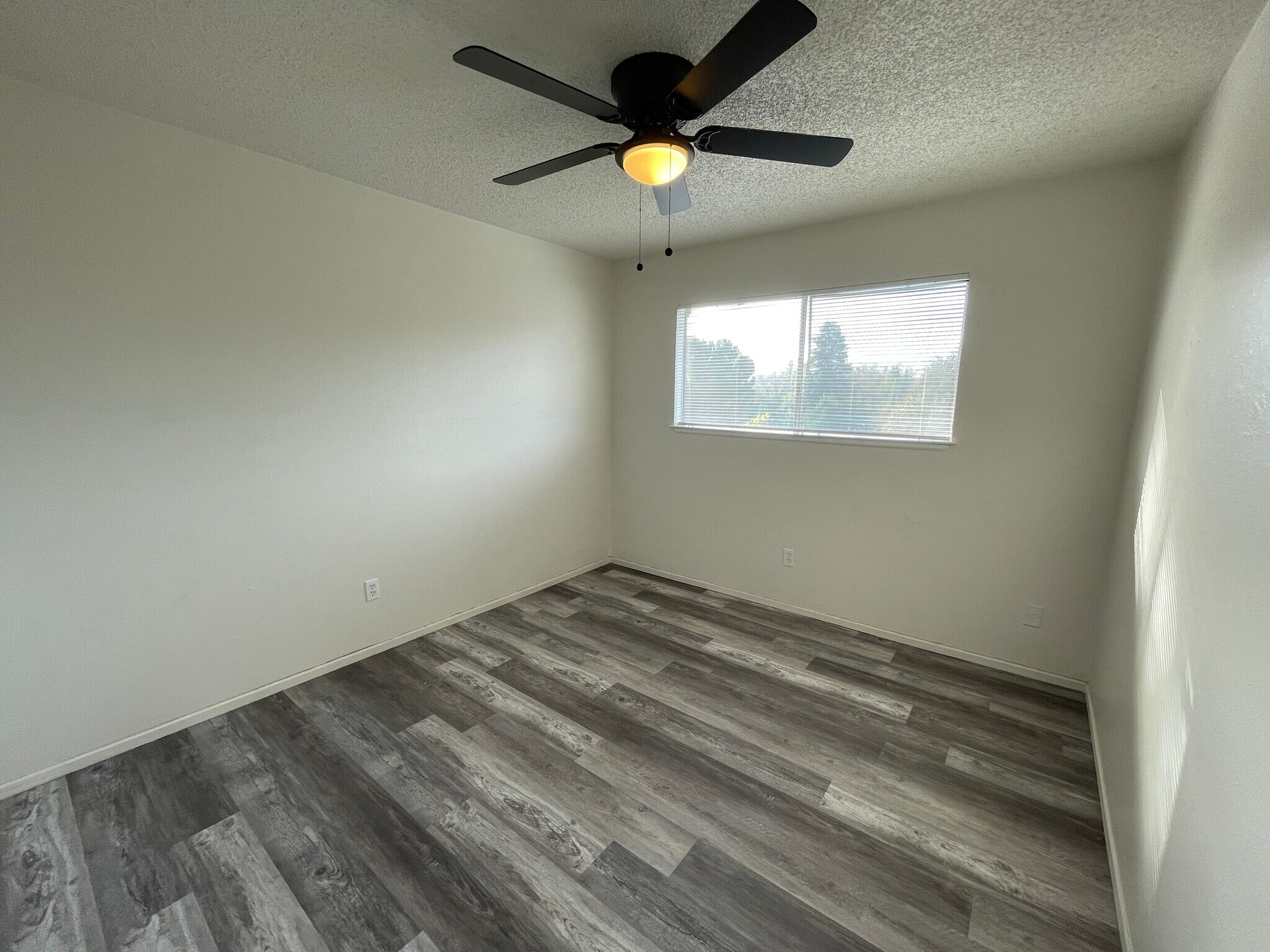 Building Photo - 495 Mill St