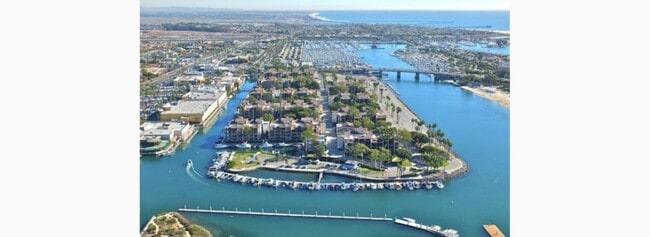 Building Photo - 8124 Marina Pacifica Dr N